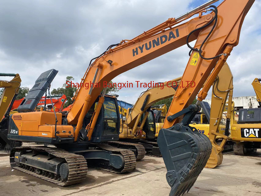 Χρησιμοποιούμενη εκσκαφέας Hyundai R220-9S με λειτουργικό βάρος 1 και 22 τόνων σε καλή κατάσταση